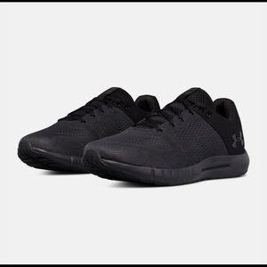 BRAND NEW UA MICRO PURSUIT 4E SIZE 10